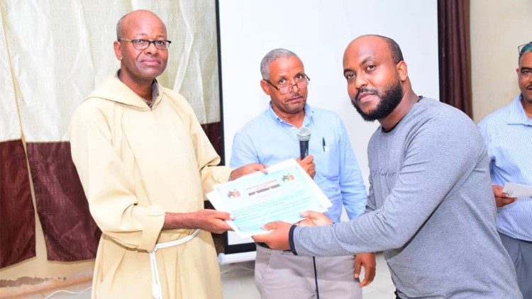 ብነጻ ንዘገልገለ እንተወሓደ ውዕለትካ እግዚኣብሔር  ይፍደኻ ምባል