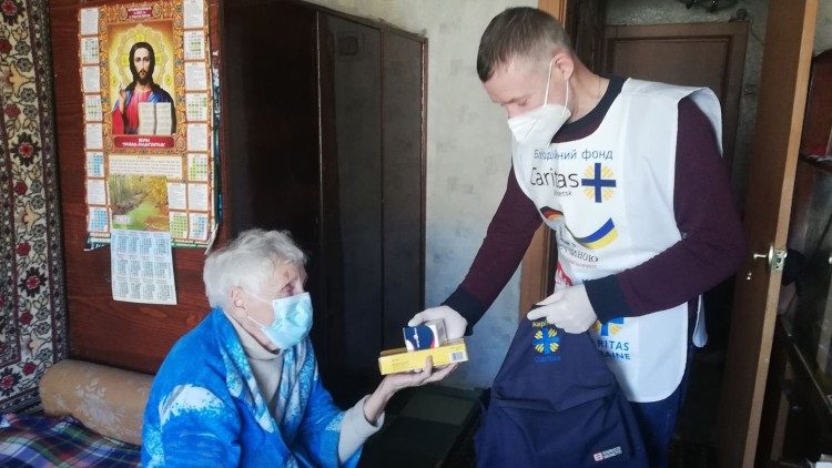 Caritas Donetsk, à Dnipro, vient de plus en plus en aide à des personnes âgées