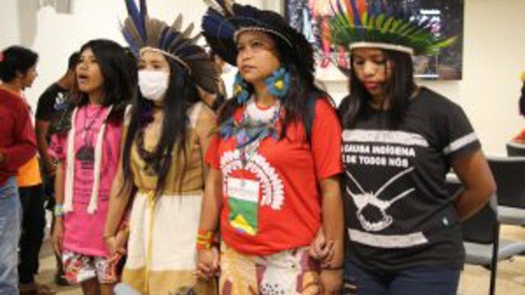 Representantes dos Guaranis Nhandeva. | Fotos: ASCOM CNBB.