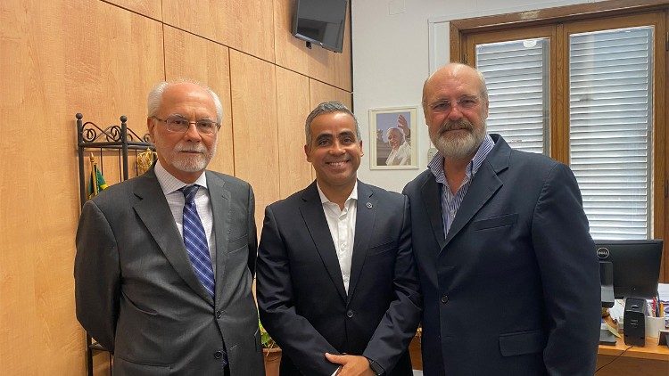 Ministro da Cidadania Ronaldo Vieira Bento junto com o embaixador Sardinha e Silvonei José