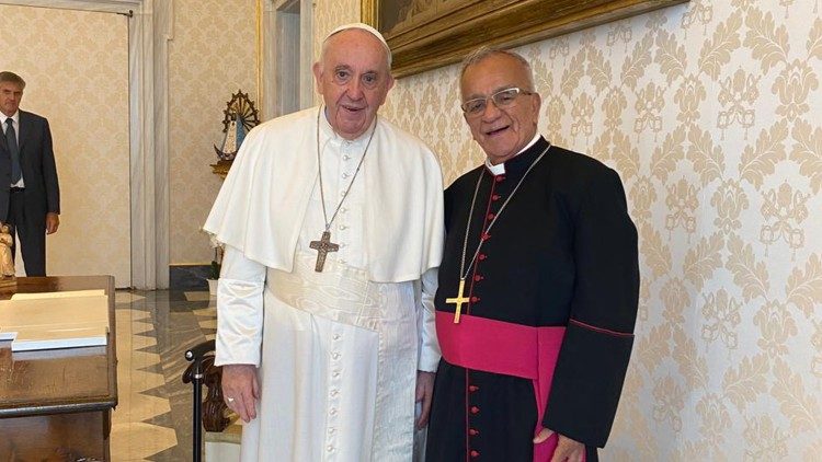 Mons. Jiménez Carvajal con el Papa Francisco.