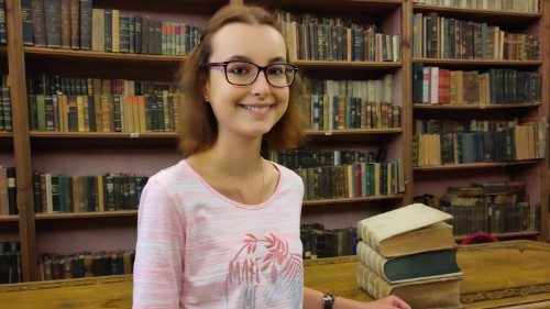 Österreich: Studierende ordnen Klosterbibliothek in Lambach