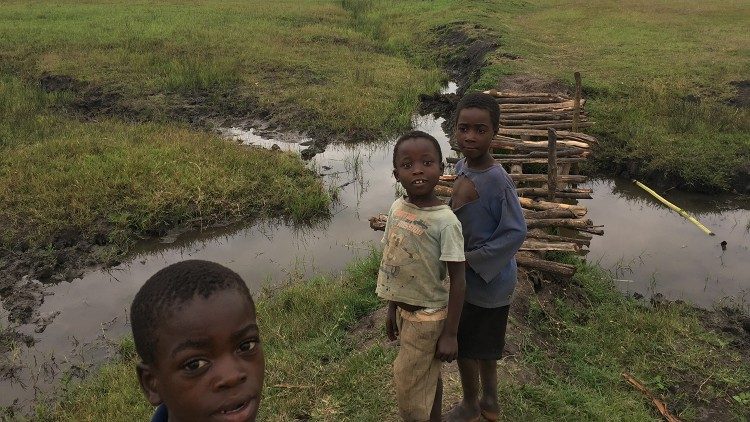 Bambini per le strade del Malawi