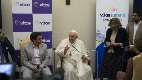 Pope Francis encourages artists to promote beauty and truth