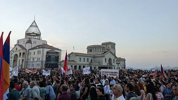 Manifestações contra o fechamento de corredor de Lachin em Artsakh 