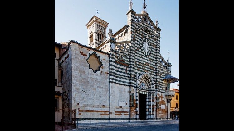 Facciata della cattedrale di Santo Stefano (Fototeca Ufficio Beni Culturali Diocesi di Prato)