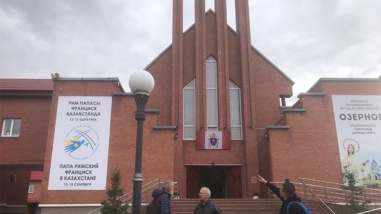 Die Kathedrale der Muttergottes von der immerwährenden Hilfe in Nur-Sultan 