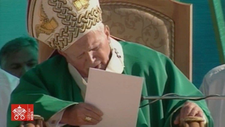 Johannes Paul II. 2001 in Kasachstan