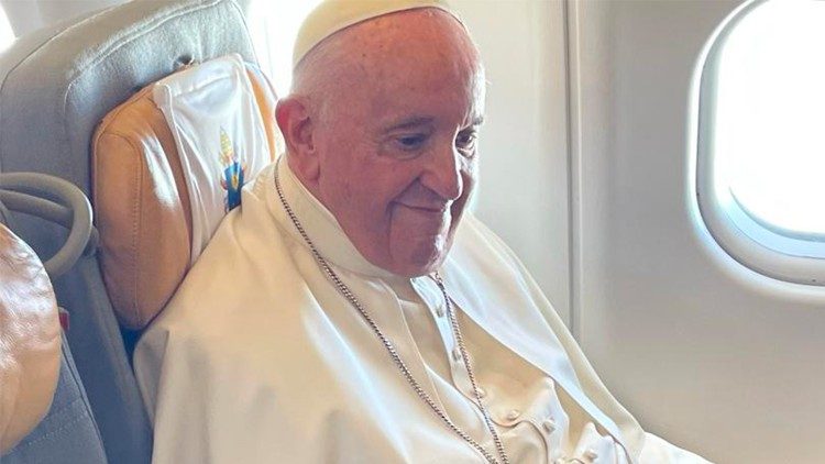 O Papa Francisco no voo a caminho do Cazaquistão - 13.09.2022 (Vatican Media)