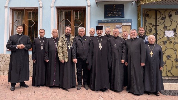 Cardel Krajewski com os greco-católicos em Odessa