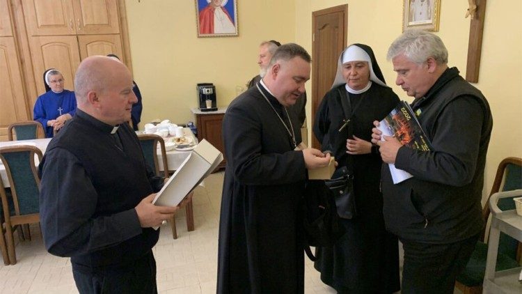 El Limosnero Apostólico visita a los fieles de Ucrania