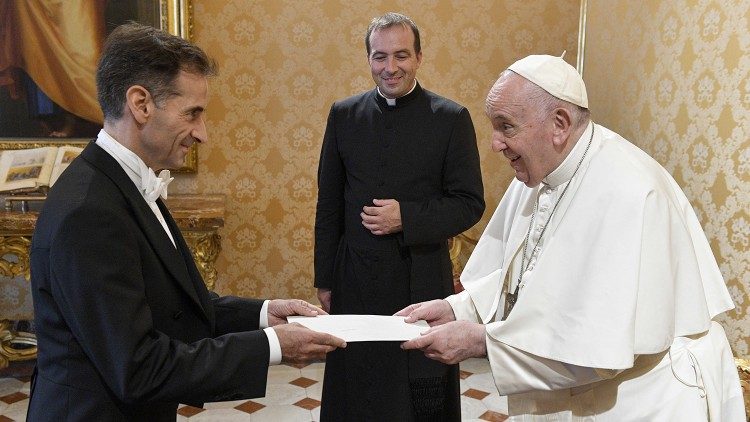 Der neue österreichische Botschafter beim Heiligen Stuhl, Marcus Bergmann, überreichte dem Papst an diesem Freitag sein Beglaubigungsschreiben.
