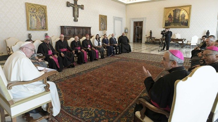 Papa com os membros do Conselho de Administração da Fundação "Populorum Progressio".