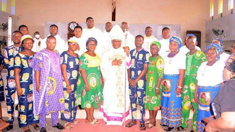 Bishop Adesina with faithful in the Diocese of Ijebu-Ode Diocese, Nigeria 