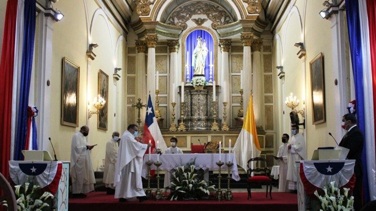 La celebración eucarística y Te deum en la Catedral de Copiapó, Chile, con motivo de las Fiestas Patrias