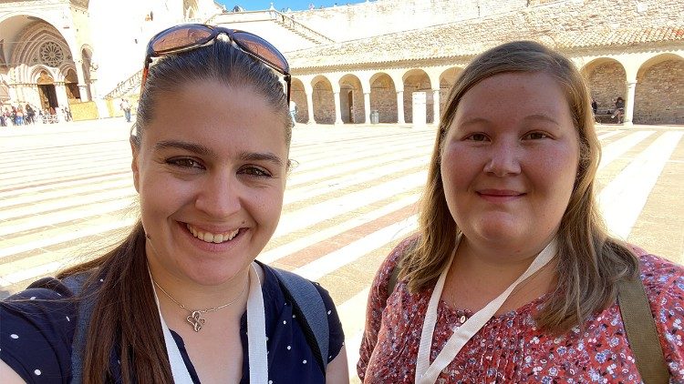 Hannah Krewer und Sabine Meraner waren für Radio Vatikan/Vatican News diesen Freitag bei Economy of Francesco in Assisi  