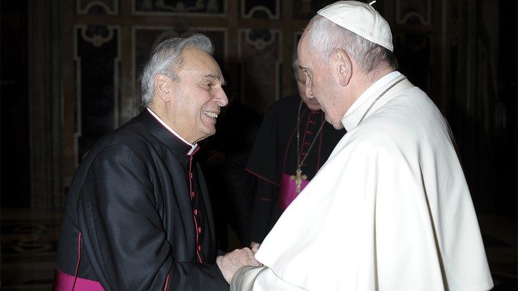 Don Alberto D'Urso, fondatore Consulta anti usura, insieme a Papa Francesco