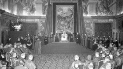 1961-12-25-cerimonia-firma-bolla-indizione-Concilio-Vaticano-secondo-5.jpg