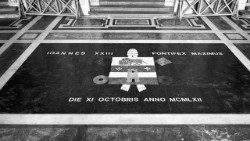 19611011-Basilica-vaticana-Apertura-Concilio-Vaticano-secondo-18.jpg
