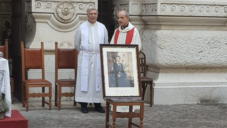 Un momento della celebrazione con l'immagine di Livatino usata nella beatificazione