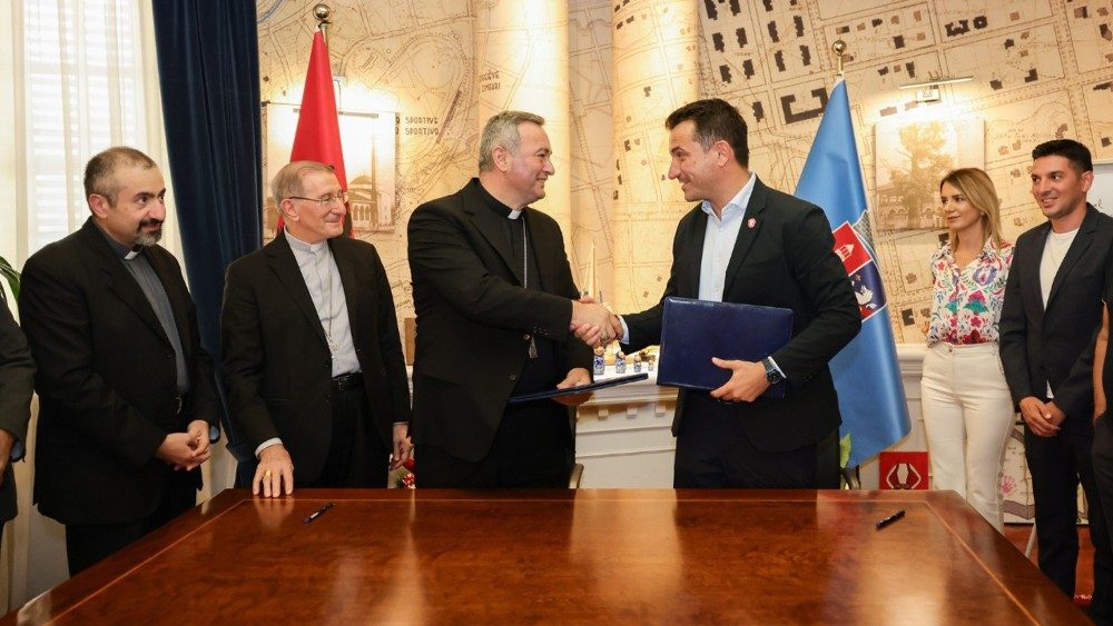 Imzot Arjan Dodaj  me Erion Veliaj, Kryetar i Bashkisë së Tiranës