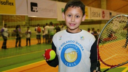 Educar através do esporte: experiência da Fundação Tênis de Porto Alegre chega ao Vaticano