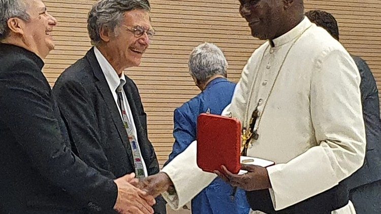 Fr Richard receives his award