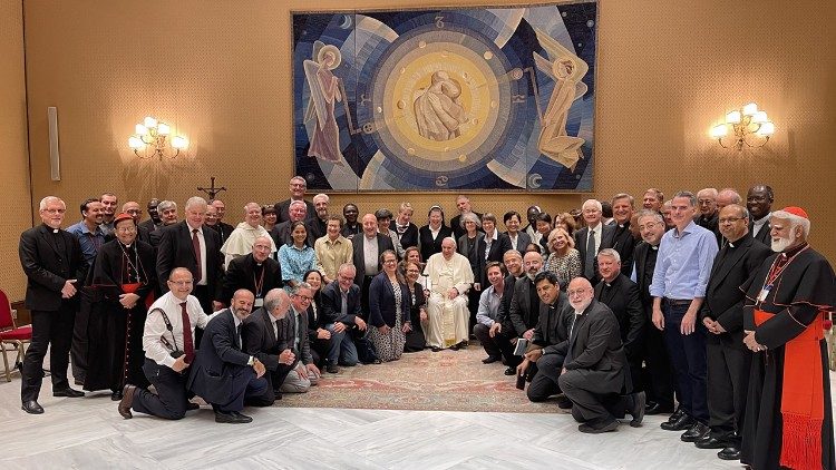 Popiežius su Vatikane paskelbto dokumento rengėjais