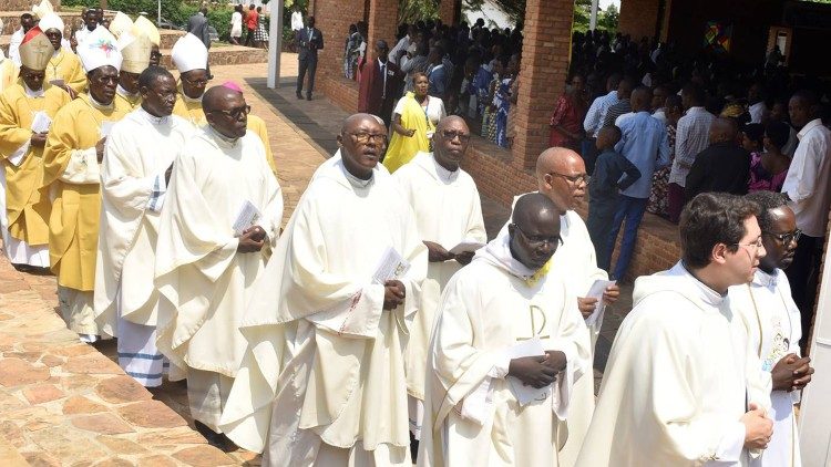 Bischöfe und Priester in Burundi