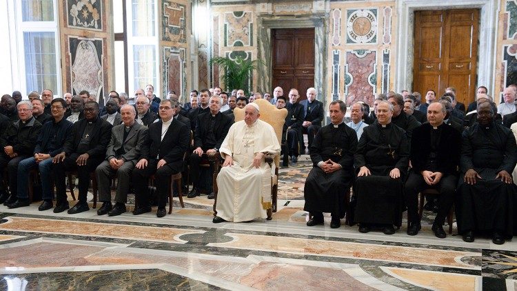 Учасники Генеральної капітули Згромадження Місіонерів Облатів Марії Непорочної на аудієнції з Папою Франциском