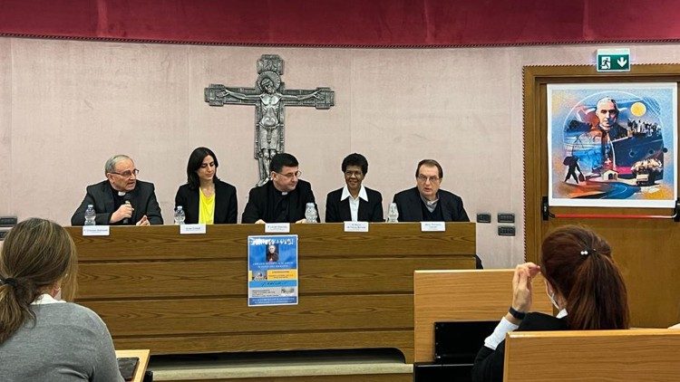 Un momento de la rueda de prensa con motivo de la canonización de Juan Bautista Scalabrini  