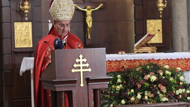 Kardinal Bechara Rai bei einer Predigt