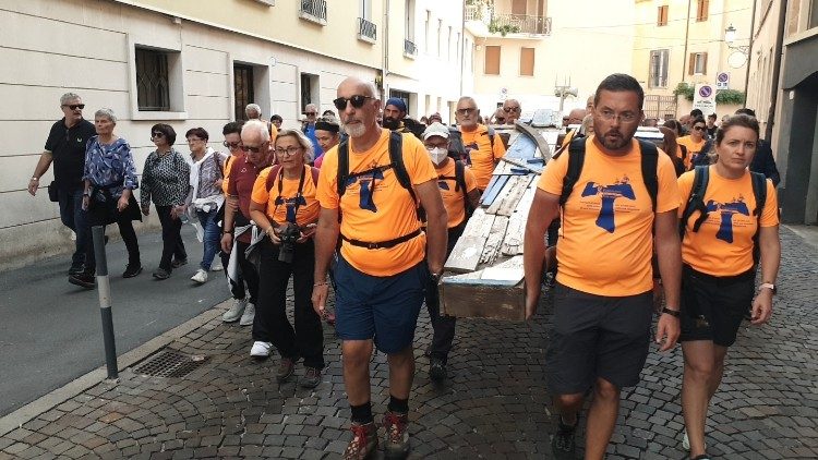 L'ultimo tratto del Cammino Antonio 20-22: la processione per le strade di Padova con la "Croce del naufragio" fino alla Basilica del Santo