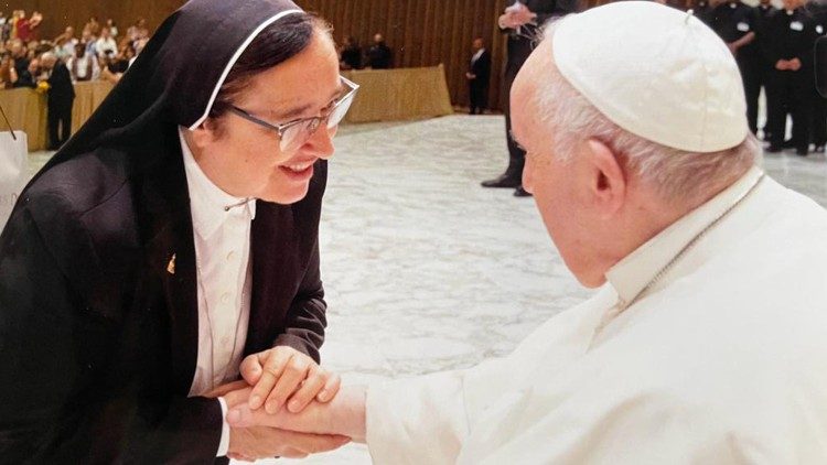 O encontro da Irmã Maria Inês Ribeiro, ex-presidente da CRB, com o Papa em 24 de agosto