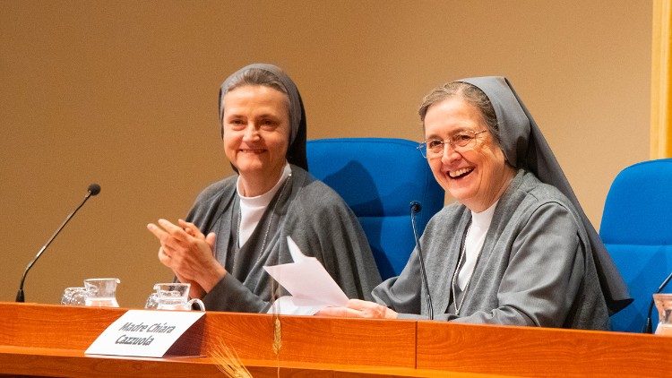 Sr. Piera Ruffinatto (l), Die Dekanin der Päpstlichen Fakultät für Erziehungswissenschaften "Auxilium", und Mutter Chiara Cazzuola, Generalsuperiorin der FMA und Großkanzlerin "Auxilium"