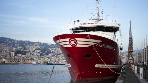Migranti: Emergency inaugura la sua prima nave per il soccorso nel Mediterraneo