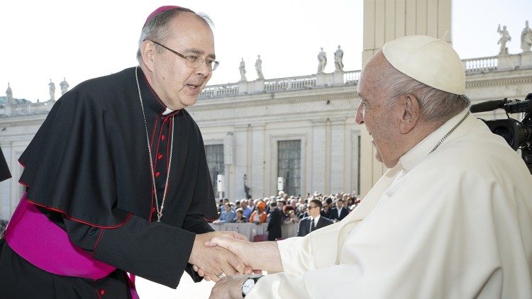 Varaždinski biskup mons. Bože Radoš s papom Franjom