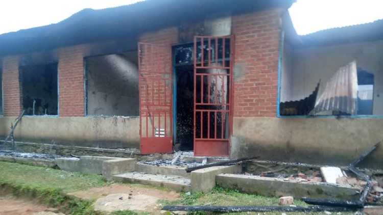 Die Schäden nach den Angriffen einer Gruppierung im Dorf Maboya