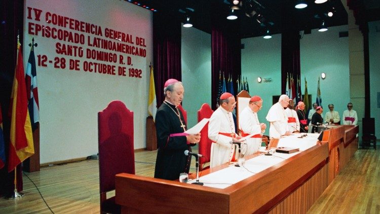 El Papa Juan Pablo II en la Apertura de la Conferencia General de Santo Domingo, en 1992.