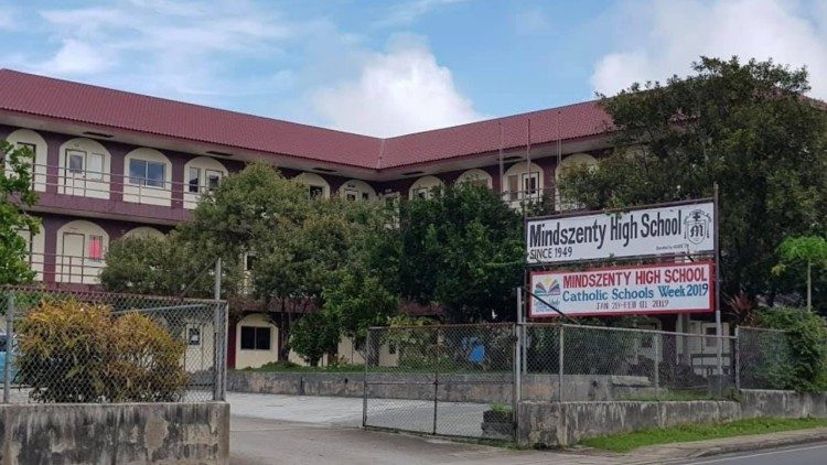 Mindszenty bíborosról elnevezett iskola Palau szigetén Mikronéziában