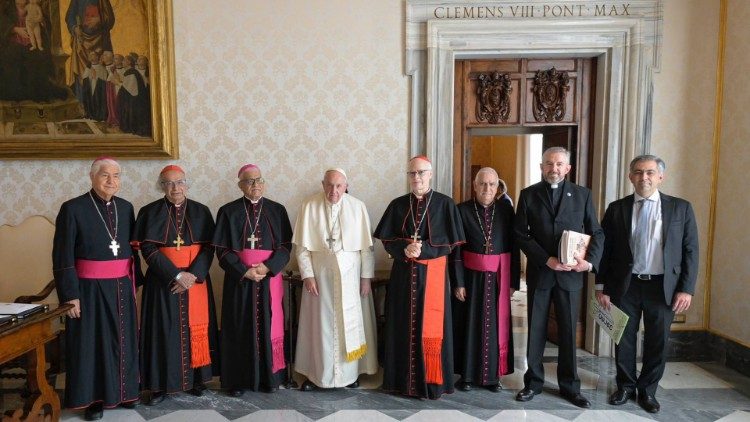 Mitglieder des Lateinamerikanischen Bischofsrats CELAM waren am 31.10.2022 bei Papst Franziskus