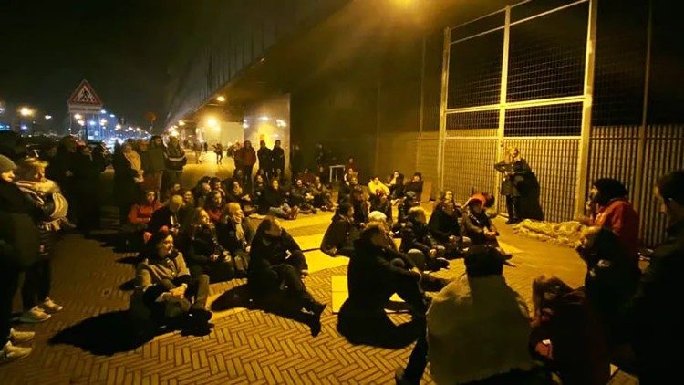 Notte Don Oreste, Giovani volontari in strada a Rimini