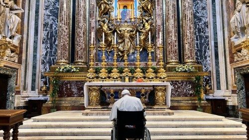 Il Papa, per la centesima volta a Santa Maria Maggiore, prega per il viaggio in Bahrein