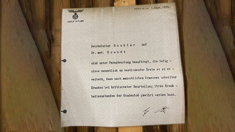 Gedenktafel mit einem Schreiben aus dem Jahr 1939, das die Tötungsaktionen einleitete