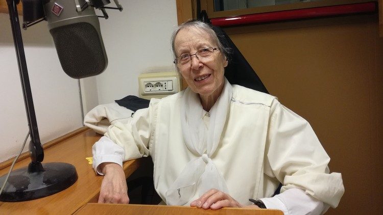 Schwester Lioba Hill OP im Studio von Radio Vatikan