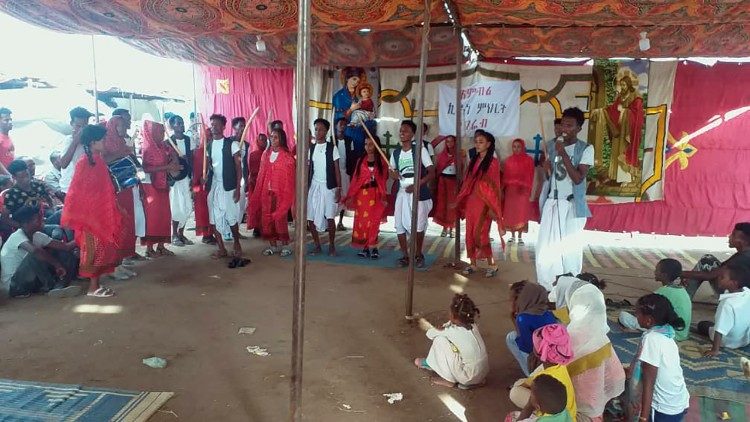 መንእሰያት ዝተፈላለየ ግጥምታትን ዜማታትን እንከቅርቡ