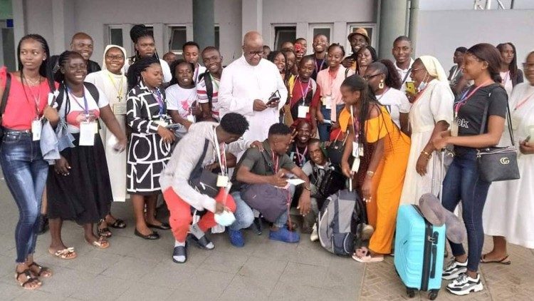 Jovens Católicos de Angola a caminho de Benguela para a III JNJ