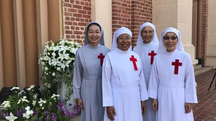 Sr. Patthayaporn mit anderen Kamillianer-Schwestern, die in Thailand aktiv sind