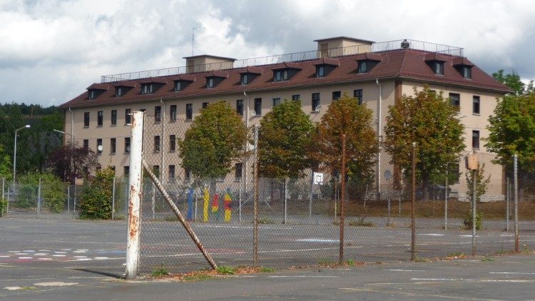 Die Gemeinschaftsunterkunft für Asylbewerber/innen, ein ehemaliger amerikanischer Stützpunkt in Würzburg