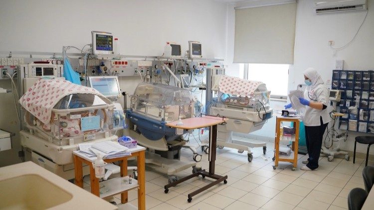 Una sala neonatale dell'Ospedale della Sacra Famiglia a Betlemme
